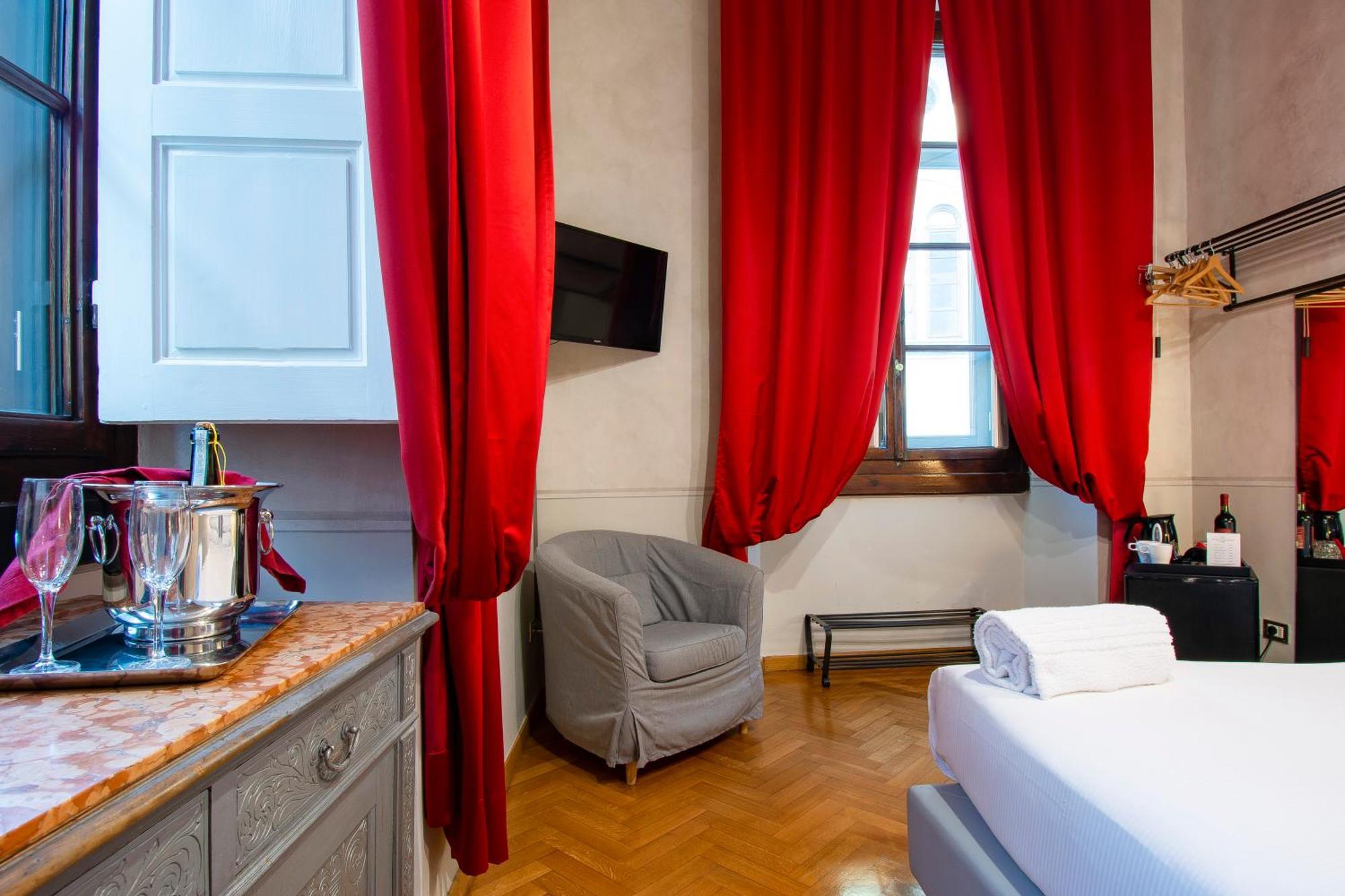 N4U Guest House فلورنس المظهر الخارجي الصورة